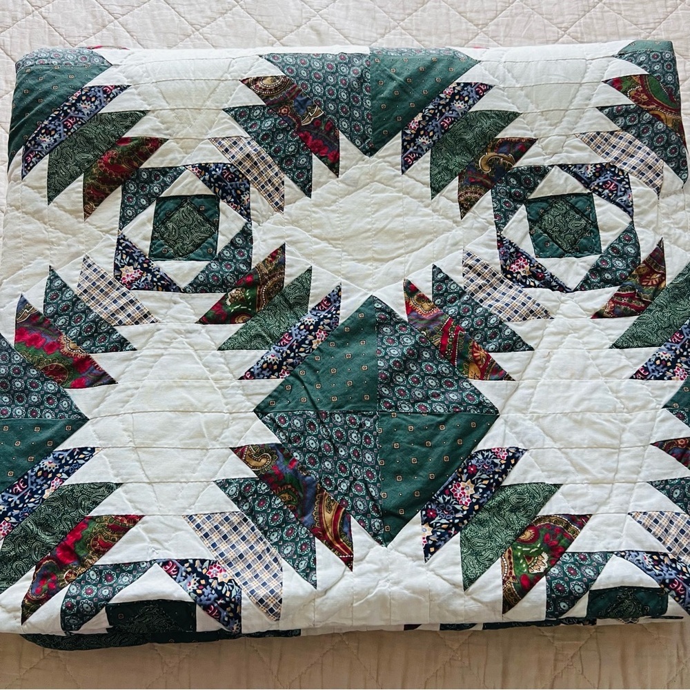 Vintage Pineapple Pattern Cotton Quilt – 100” x 90” Queen/King.